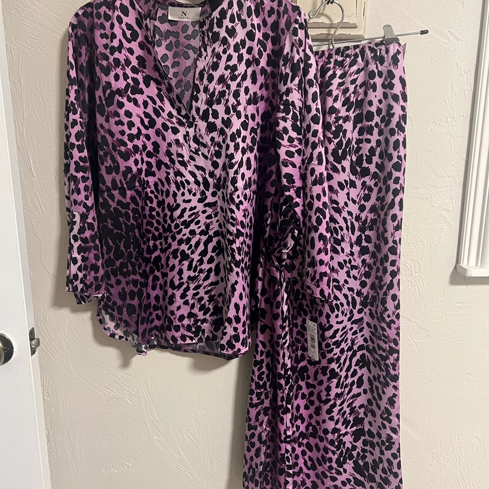 🔥🔥🔥Natori stunning cheetah print PJs🔥🔥🔥